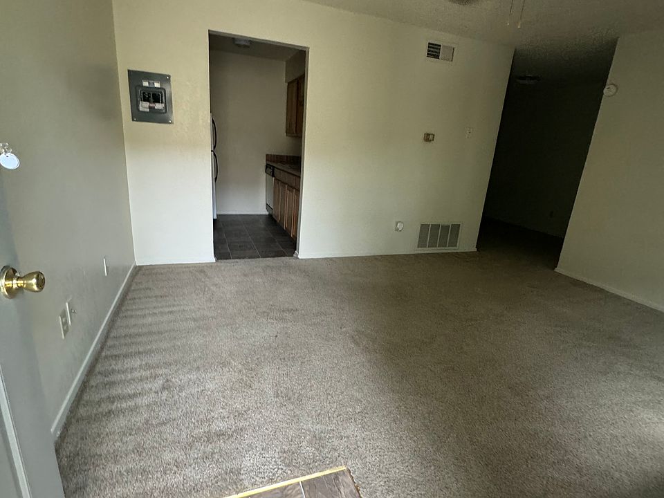 Living Area/ Entry