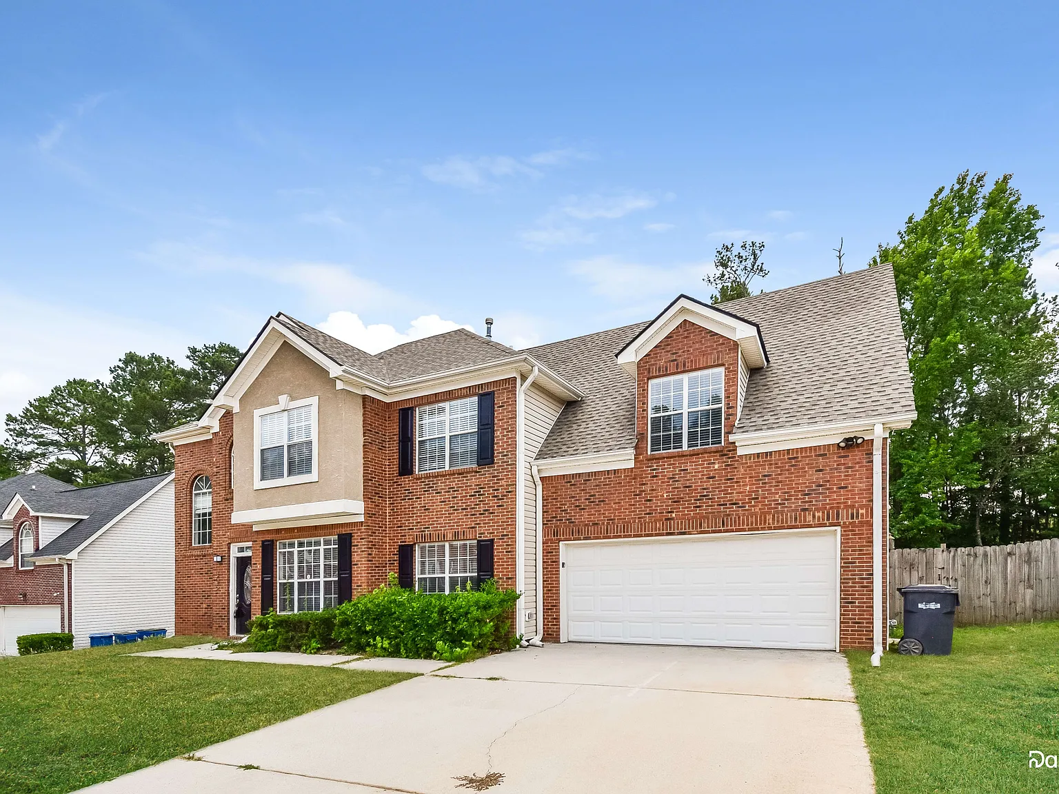 4 bed, 2.5 bath, 2299 sqft, $2,350 — Photo 2