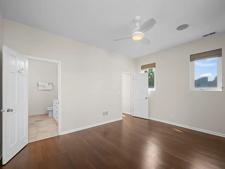 876 N Hermitage Ave #3 — Photo 24