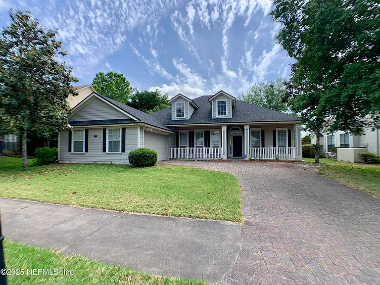 1213 Harbour Town Dr — Photo 2