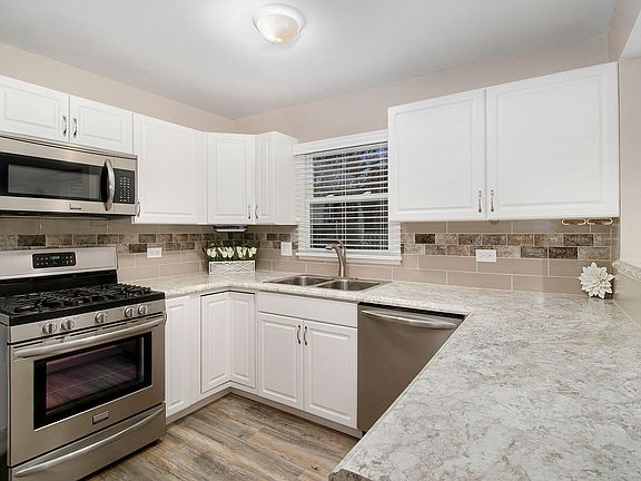 5th image of 15239 Creekside Dr APT C