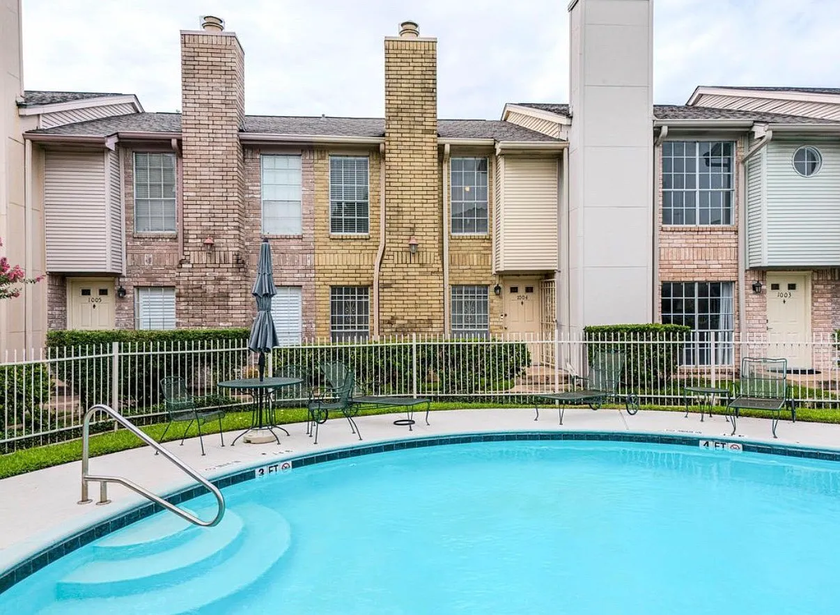 2 bed, 1184 sqft, $1,350 — Photo 2