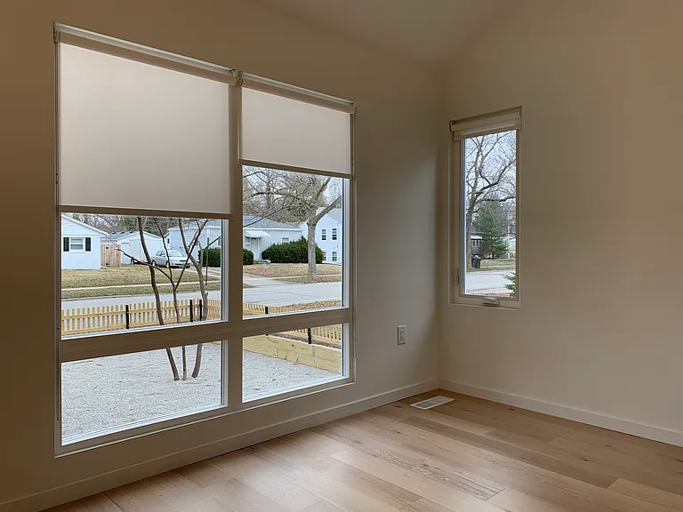 601 E Washington St — Photo 12