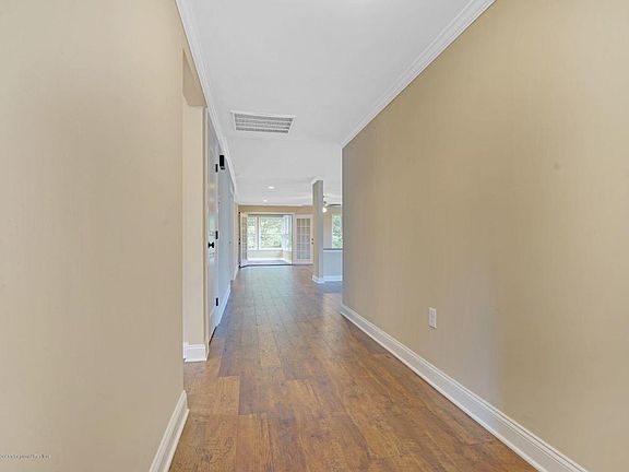4th image of 50 Banbury Ave