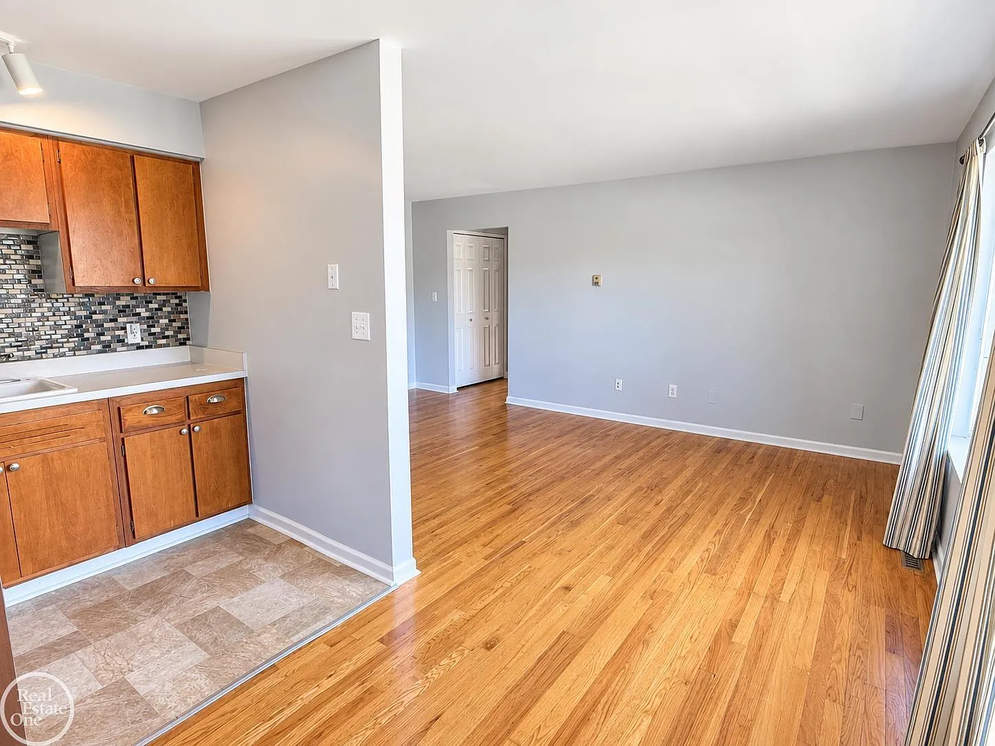 1 bed, 1.0 bath, 589 sqft, $1,200 — Photo 4