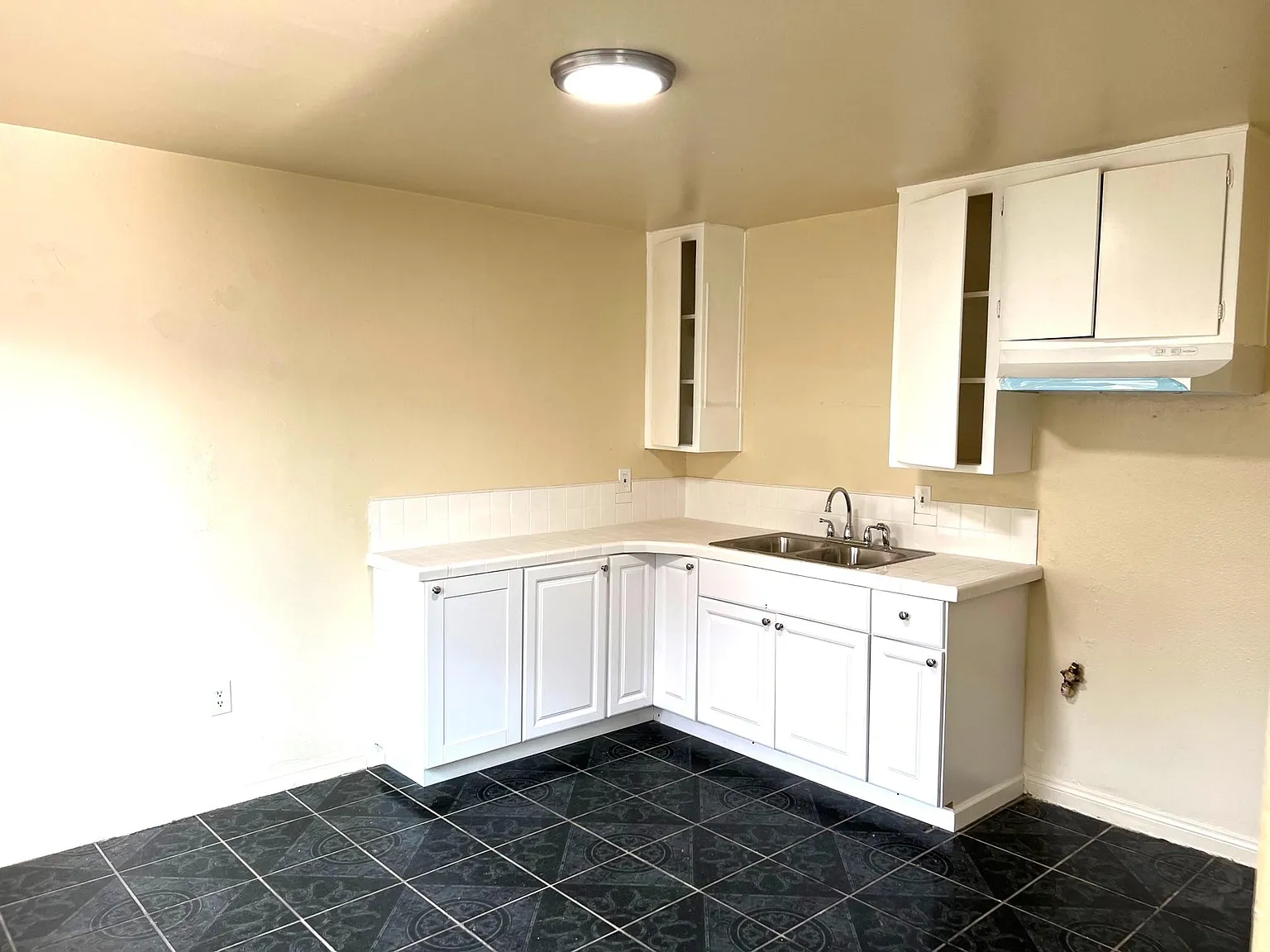 2 bed, 750 sqft, $1,795 — Photo 3