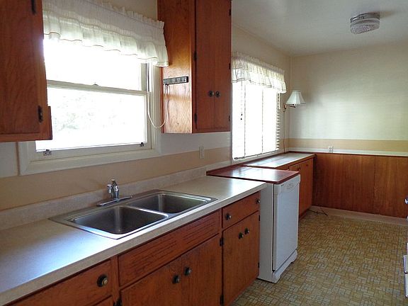 main floor kitchen
