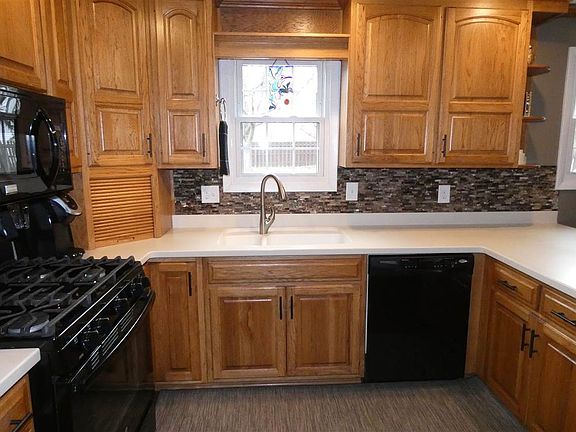 5th image of 913 W Saint Marys Ct
