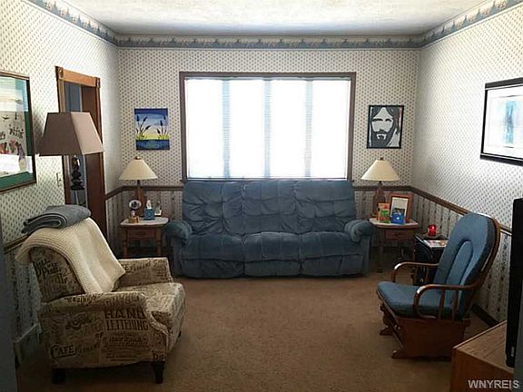 3rd image of 853 Bailey Ave
