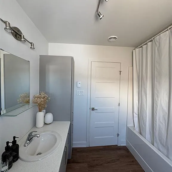 1352 Diamond St #C — Photo 7