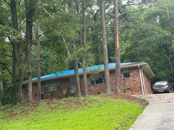 6496 Raymond Dr, Union City, GA 30291