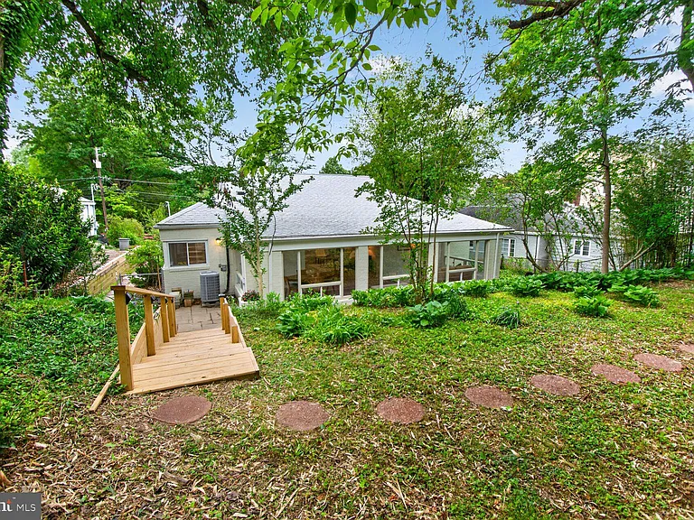 3305 W Coquelin Ter — Photo 33
