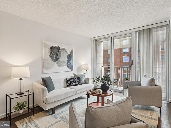 4th image of 880 N Pollard St APT 705