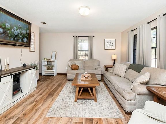 5th image of 9051 Robley Ln