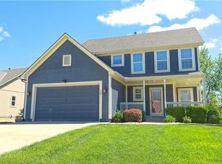 709 NW Albatross Dr, Grain Valley, MO 64029