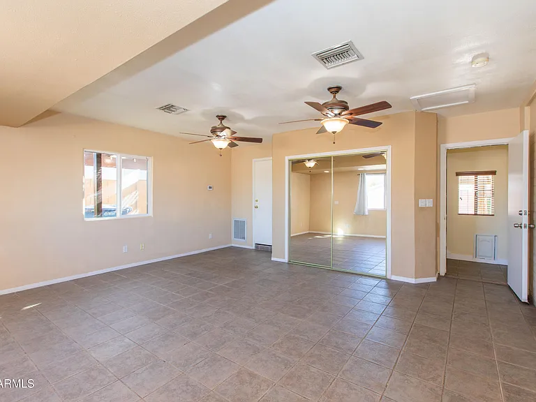1813 E Ellis Dr — Photo 31