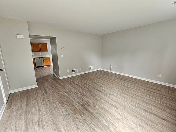 4th image of 46 E Gay St
