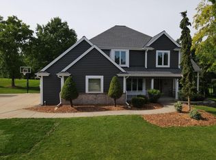 1716 Tallgrass Cir, Waukesha, WI 53188