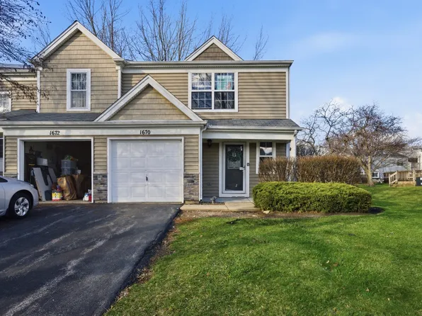 1670 College Green Dr, Elgin, IL 60123