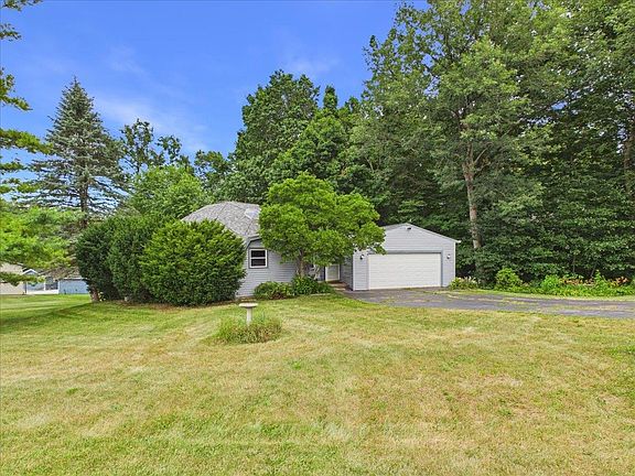 2nd image of 1636 Larchmont Rd