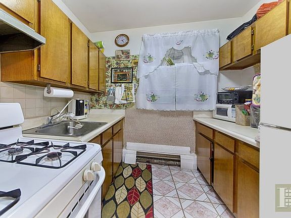 3rd image of 18 E 132nd St APT 2B