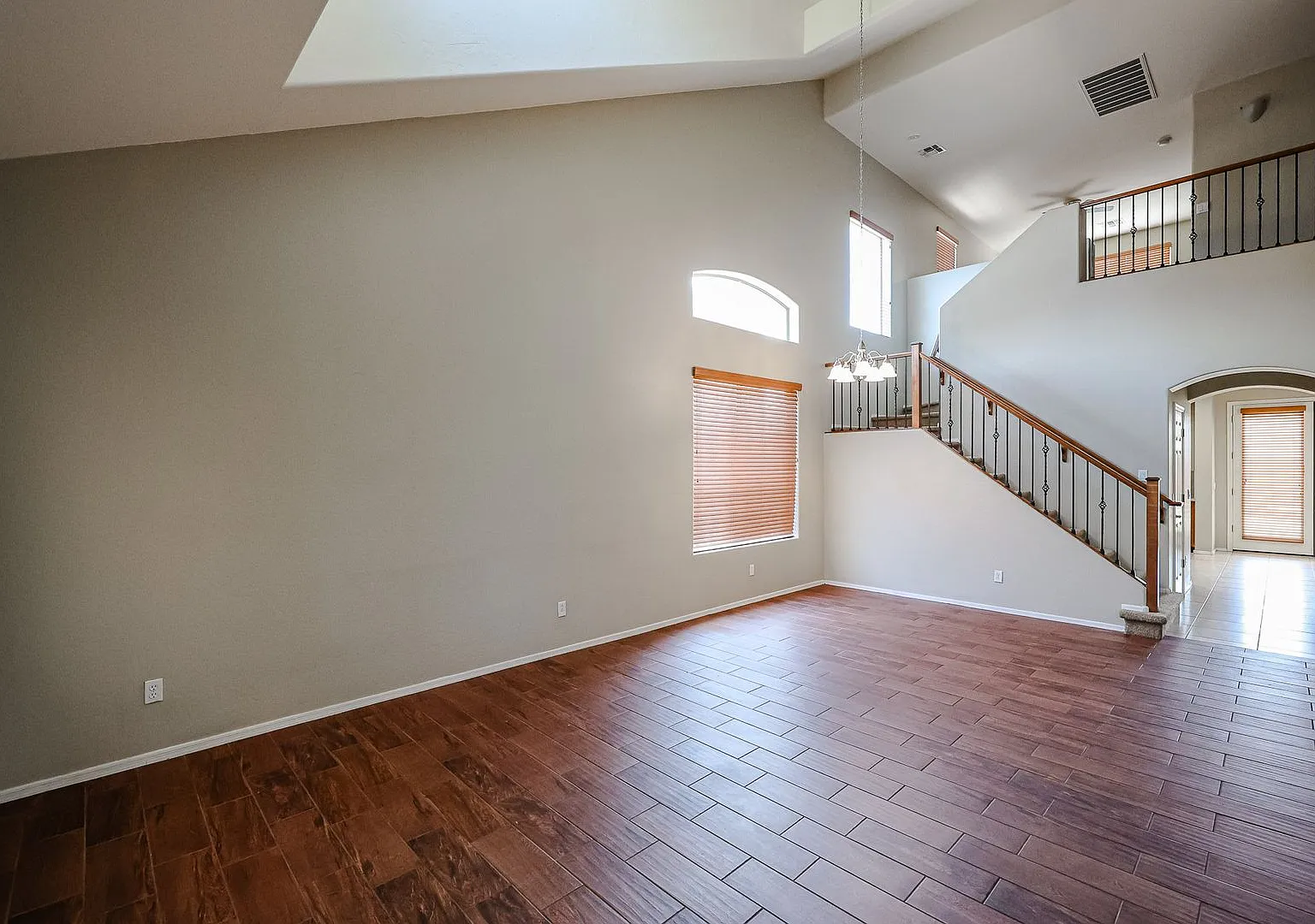 4 bed 3 bath 2500 sqft house in Vincenz, Gilbert — Photo 4