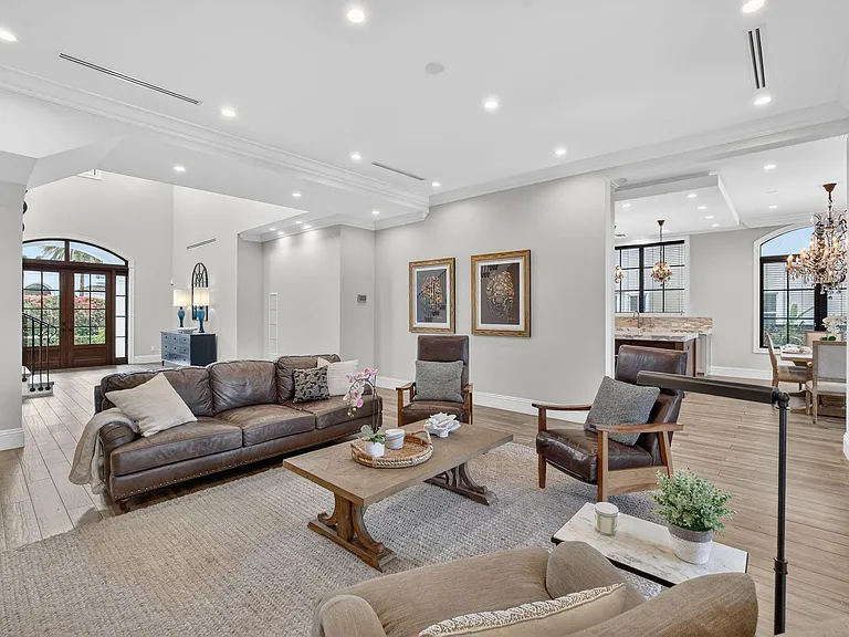 2425 Delmar Pl — Photo 14