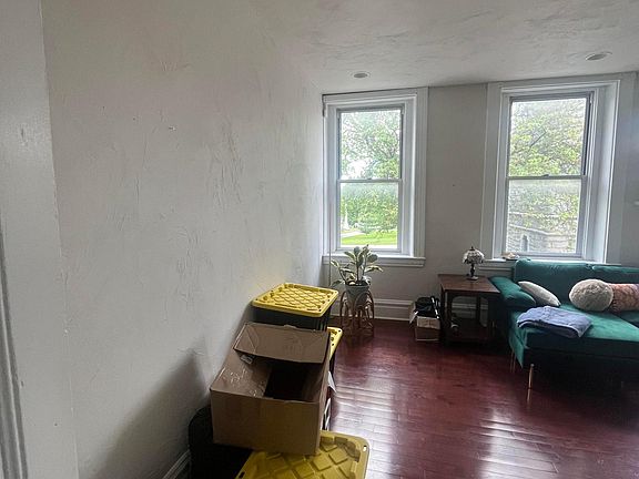 3rd image of 4706 Penn Ave Floor 2