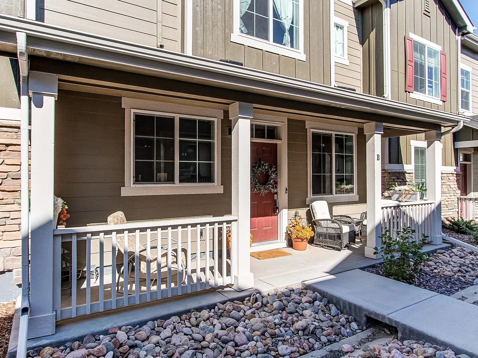 2 bed, 2.5 bath, 1369 sqft, $2,500 — Photo 2