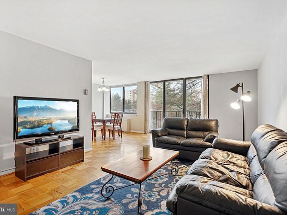 3rd image of 600 Roosevelt Blvd APT 301