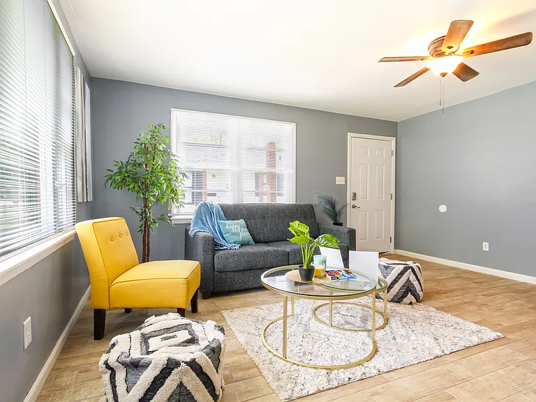 1050 N Pkwy #106 — Photo 12