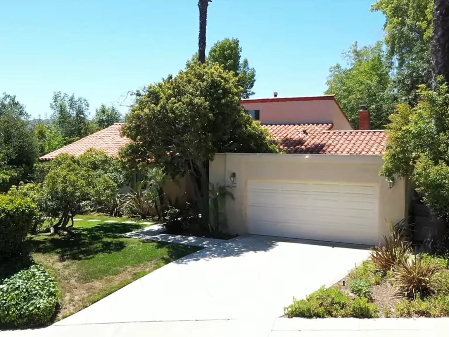 4 bed, 2291 sqft, $6,800 — Photo 2