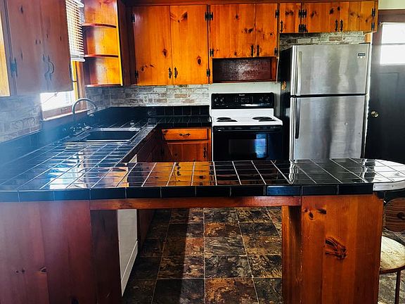 3rd image of 801 Adwolfe Rd