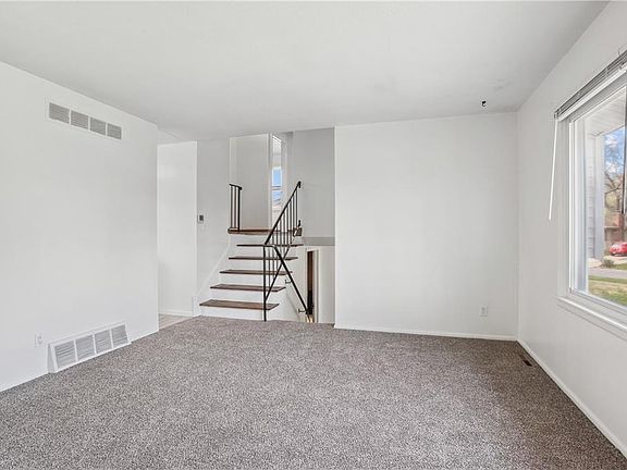 4th image of 8315 E 91st St