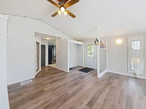 4th image of 504 5th St E
