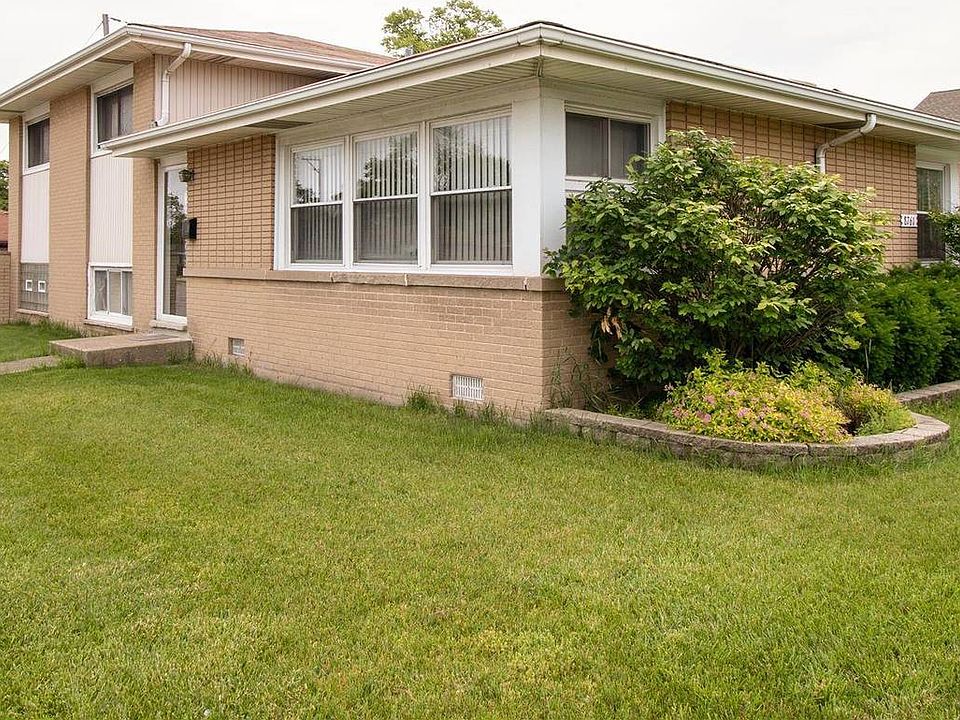 1st image of 8761 N Oleander Ave