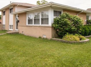 8761 N Oleander Ave, Niles, IL 60714