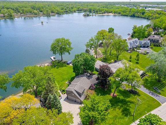3rd image of 912 Sandstone Dr