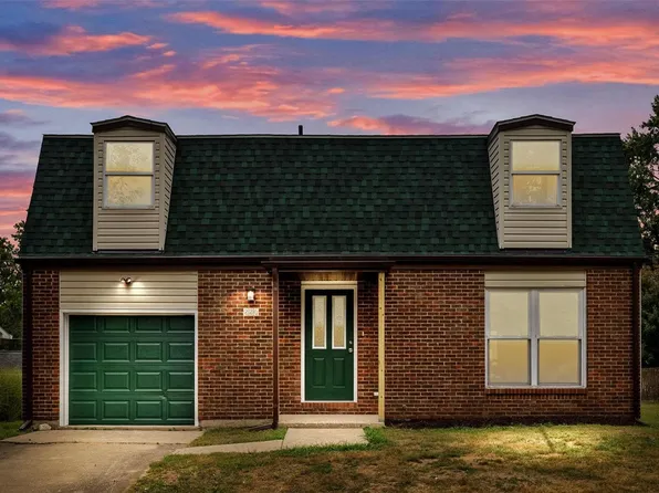 226 Elm Dr, Fairview Heights, IL 62208