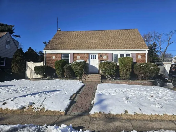 371 Hendrickson Avenue, Valley Stream, NY 11580