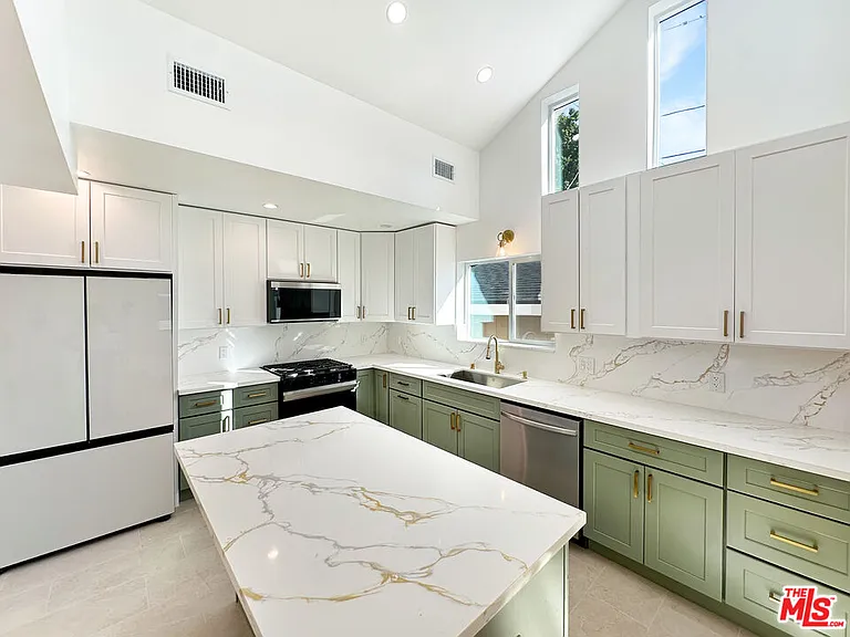 5930 Willoughby Ave — Photo 7