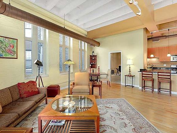 3rd image of 1225 W Morse Ave APT 208