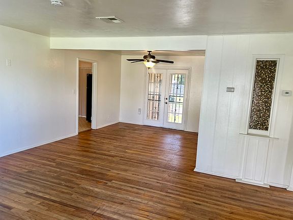 3rd image of 1407 W Garland Ave