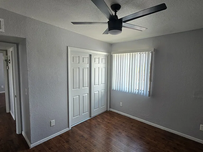 1807 E Hedrick Dr — Photo 9