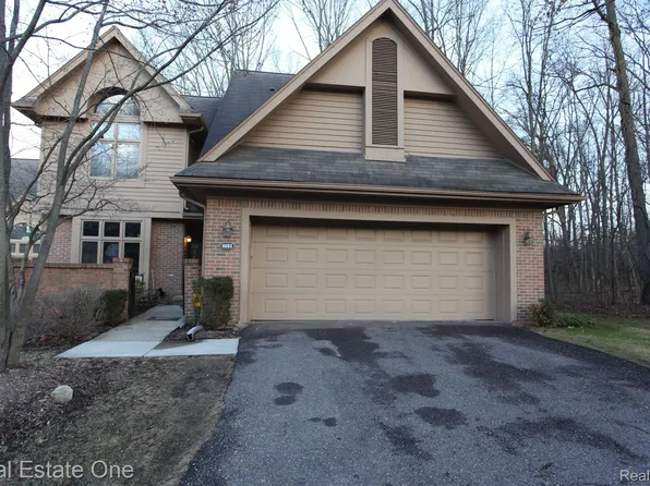 6685 Heron Pt, West Bloomfield, MI 48323