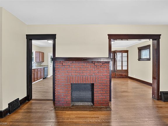 4th image of 3341 W 99th St