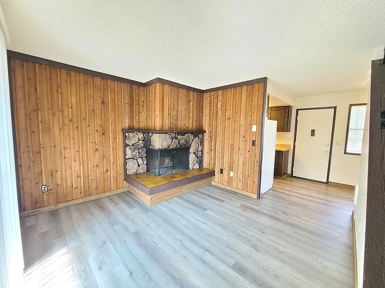 Alpine Square — Photo 5
