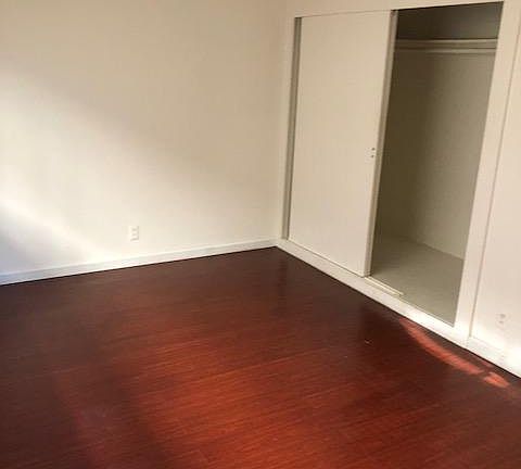 2nd image of 851 W 169th St