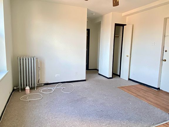 4th image of 3933 N Clarendon Ave APT 304