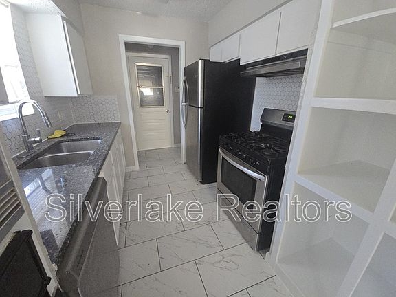 4th image of 2900 Laramie St